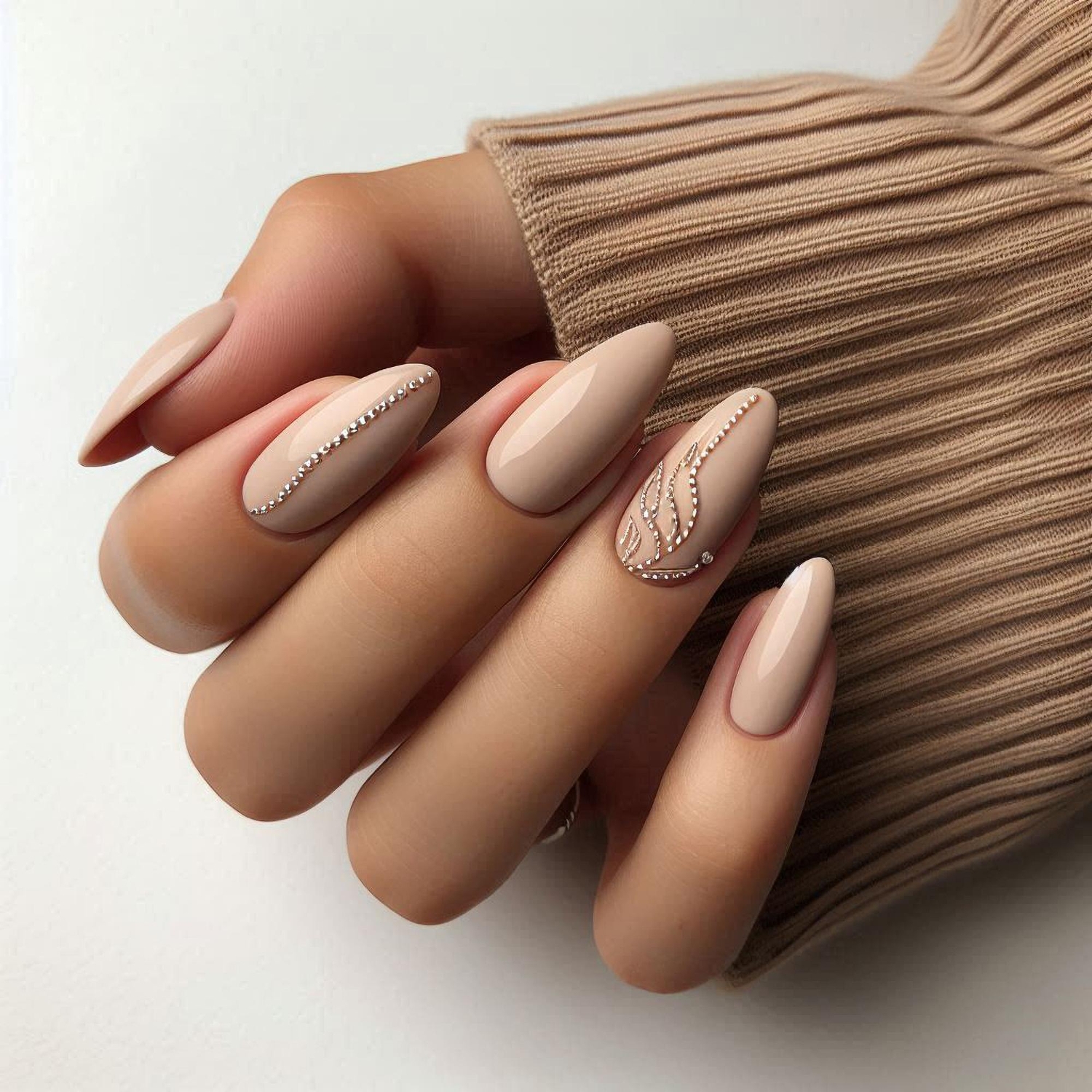 10 Neutral Nail Ideas For Fall With An Elevated Feel