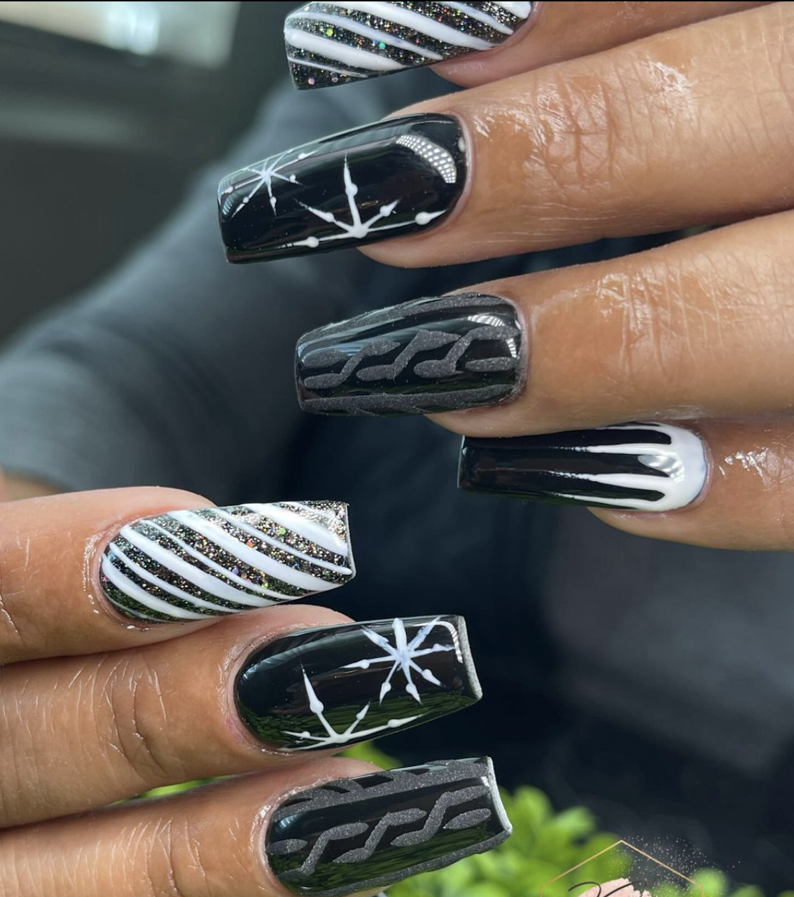 black and silver nail designs