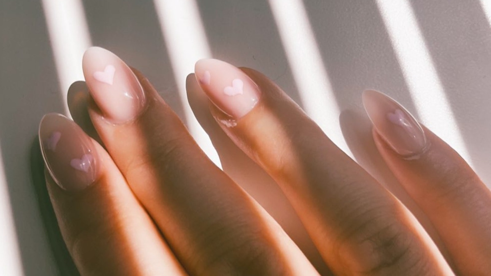 coquette nail inspo