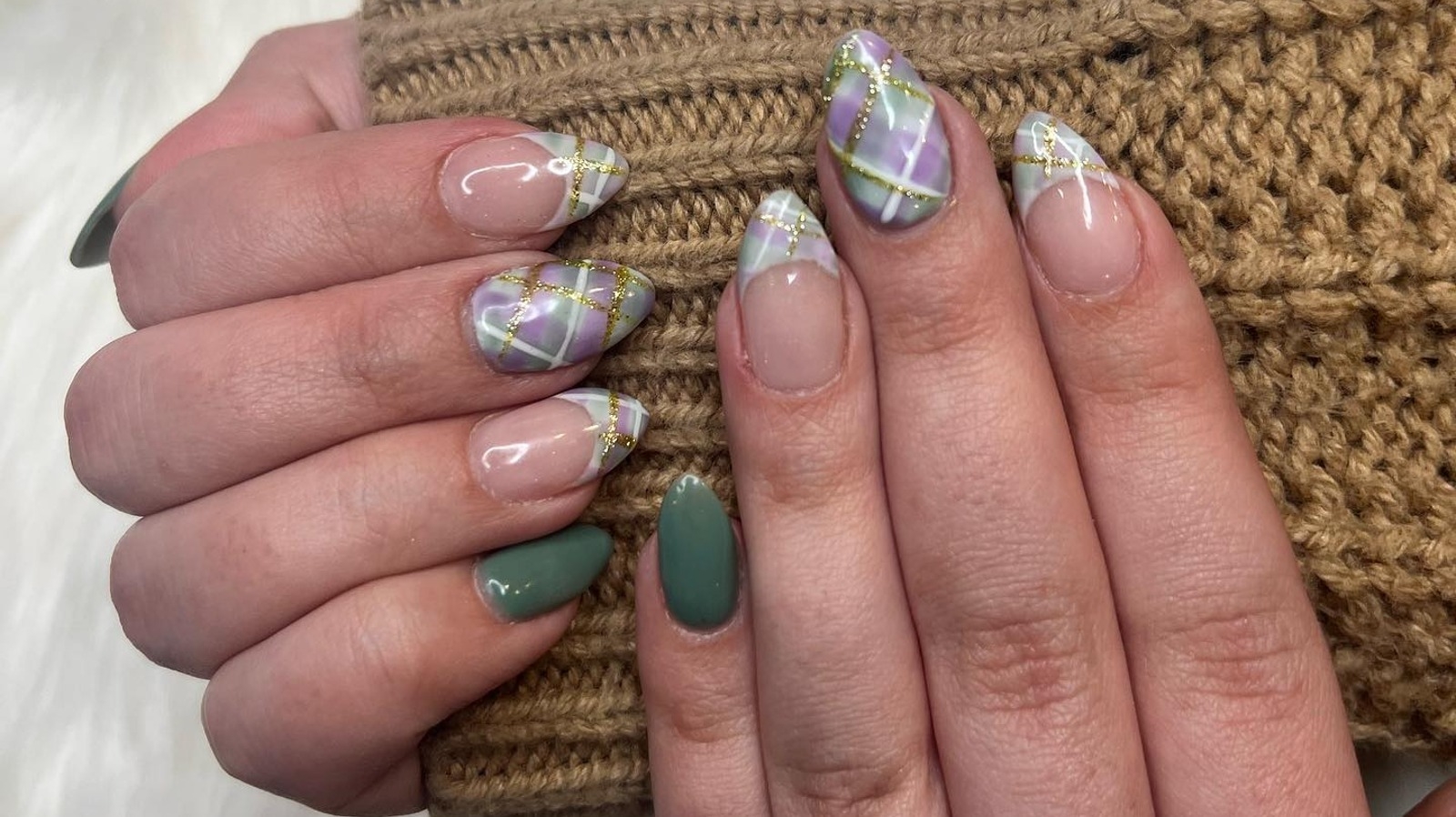 preppy nail inspo