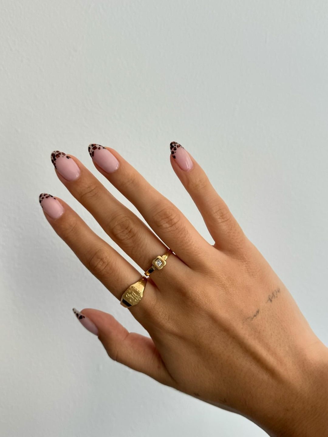 30 Almond Nails Designs For The Best Shaped Mani 2025 Stolen Inspiration