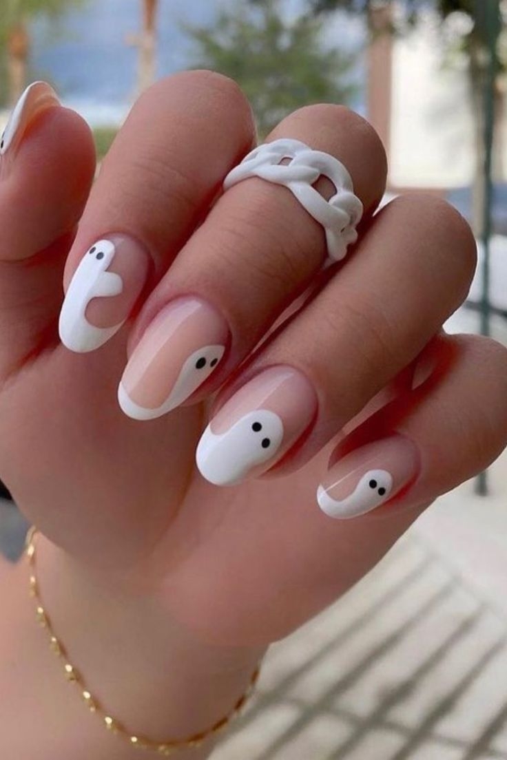 30 Cute Spooky Ghost Nails To Wear This Halloween