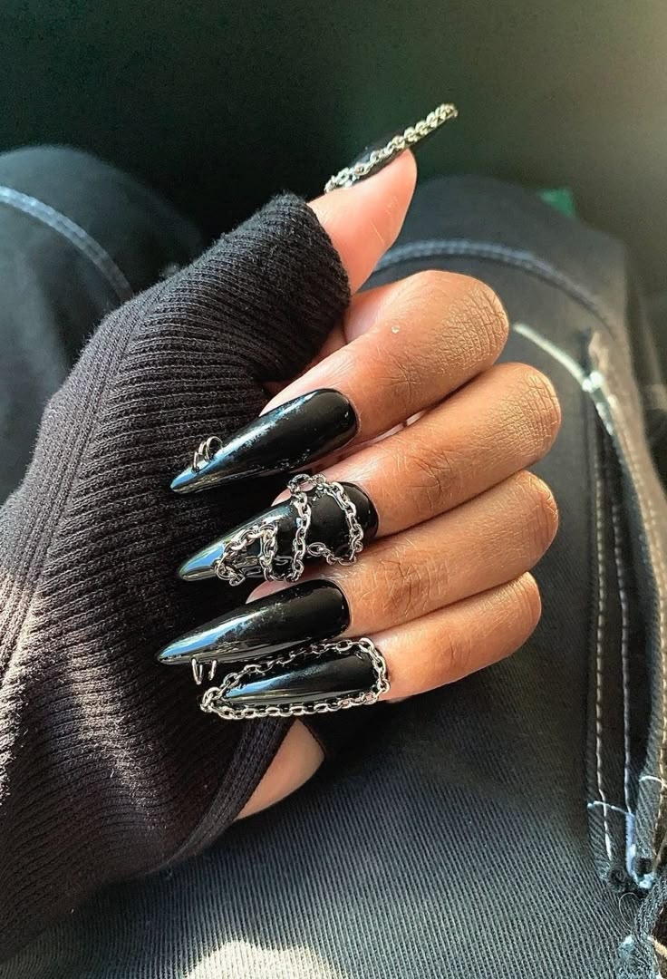 30 Gorgeous Black Nails For A Stylish Manicure
