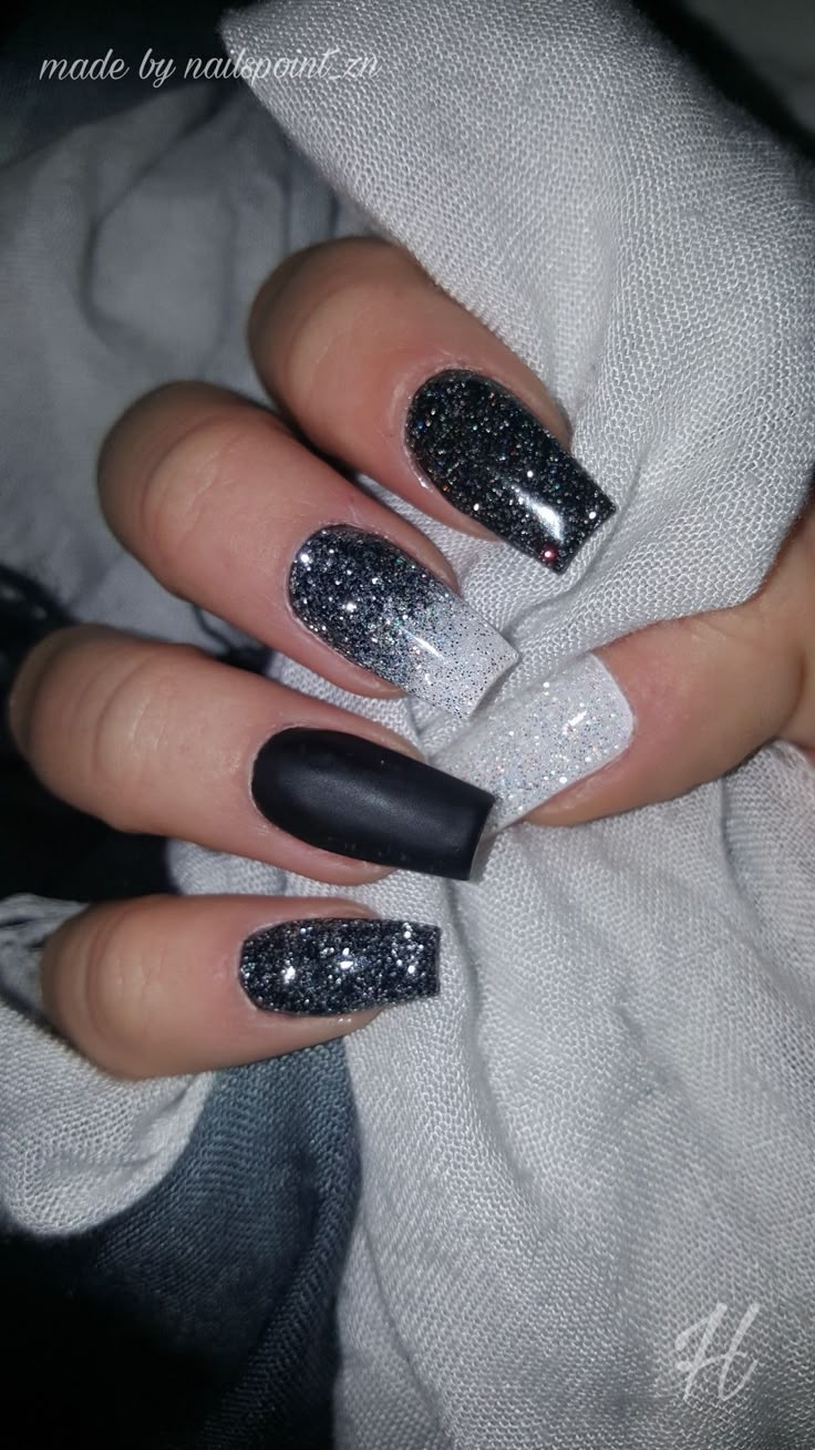 33 Top Black And White Glitter Nails