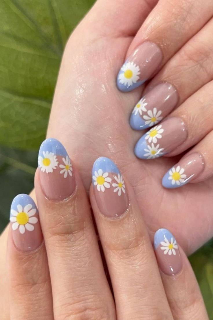 38 Daisy Nails For A Delicate Romantic Manicure