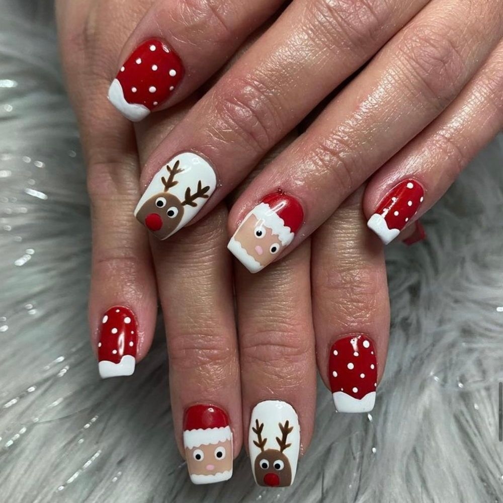 40 Beautiful Christmas Nail Designs On Short Nails