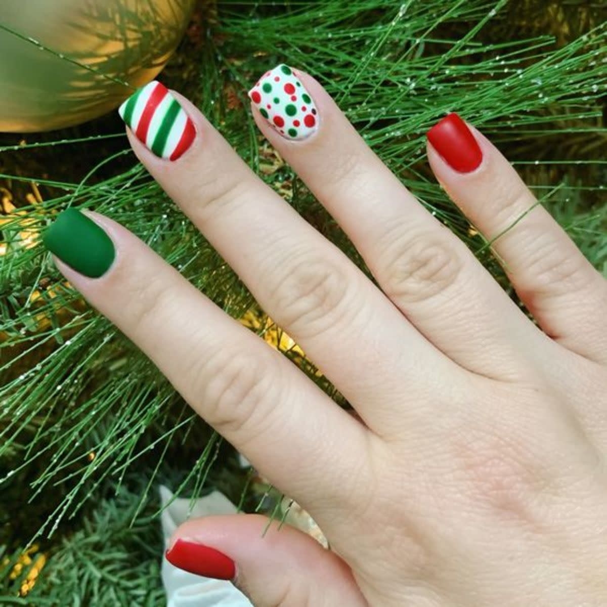 40 Christmas Nail Art Designs For Short And Medium Nails HubPages