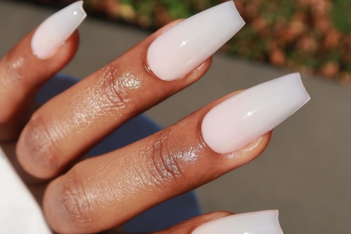 nail inspo white