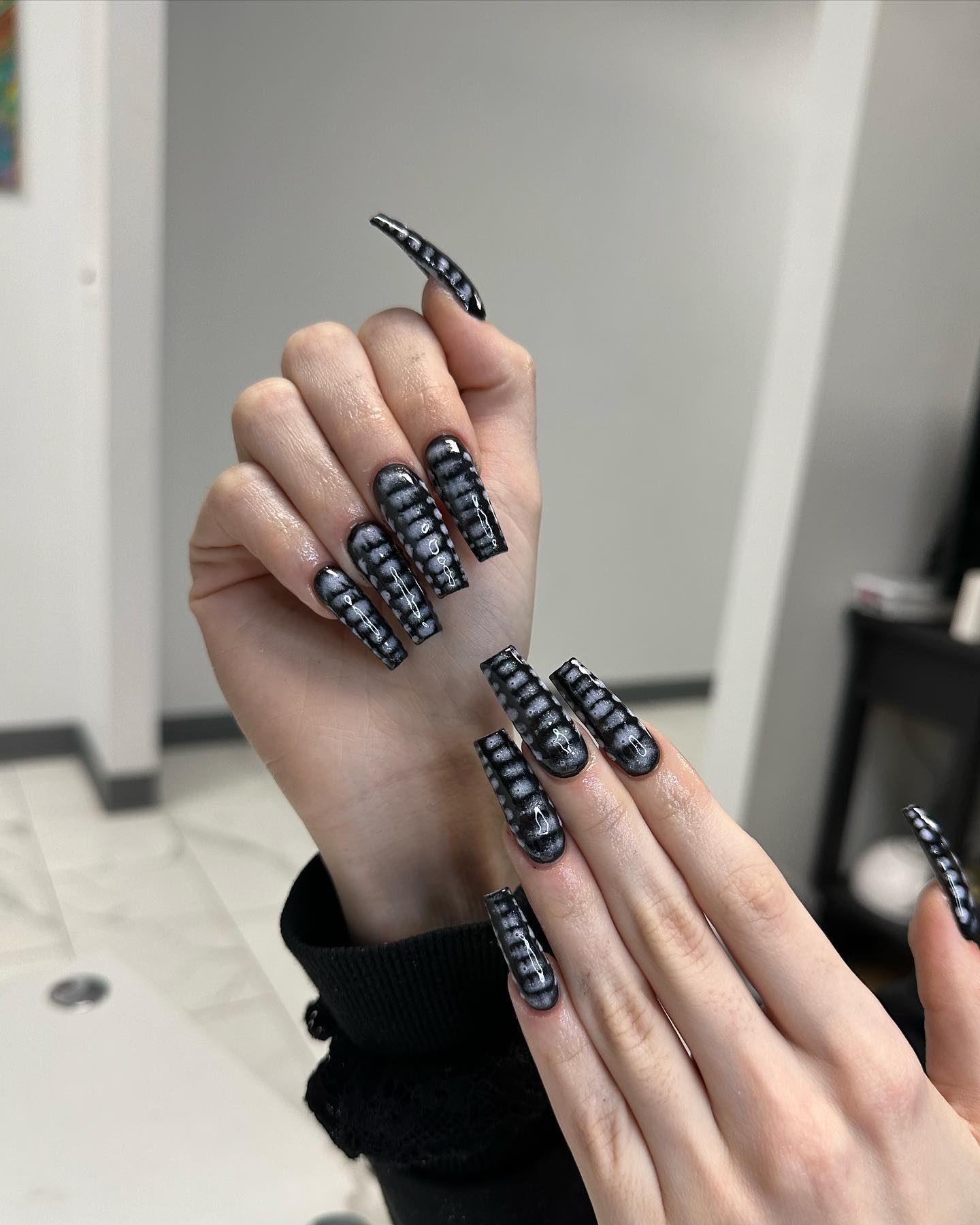 black nails inspo