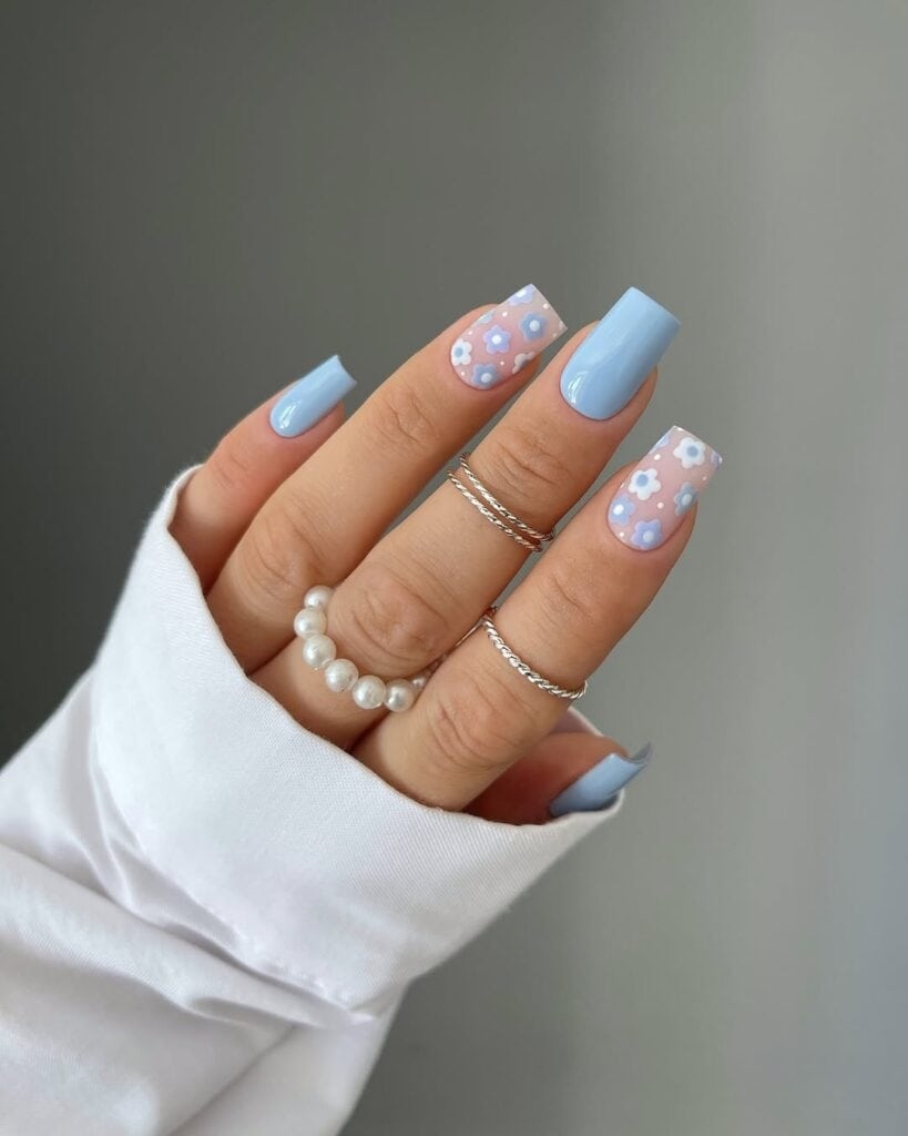 light blue nails inspo