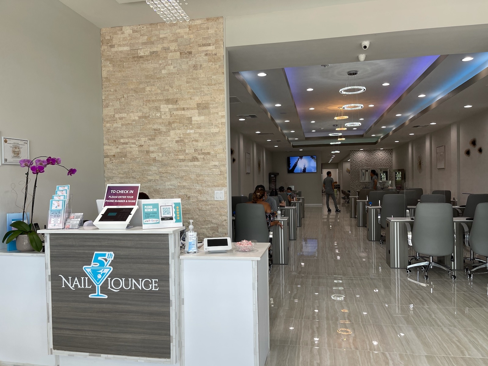 5th Nail Lounge Sarasota FL