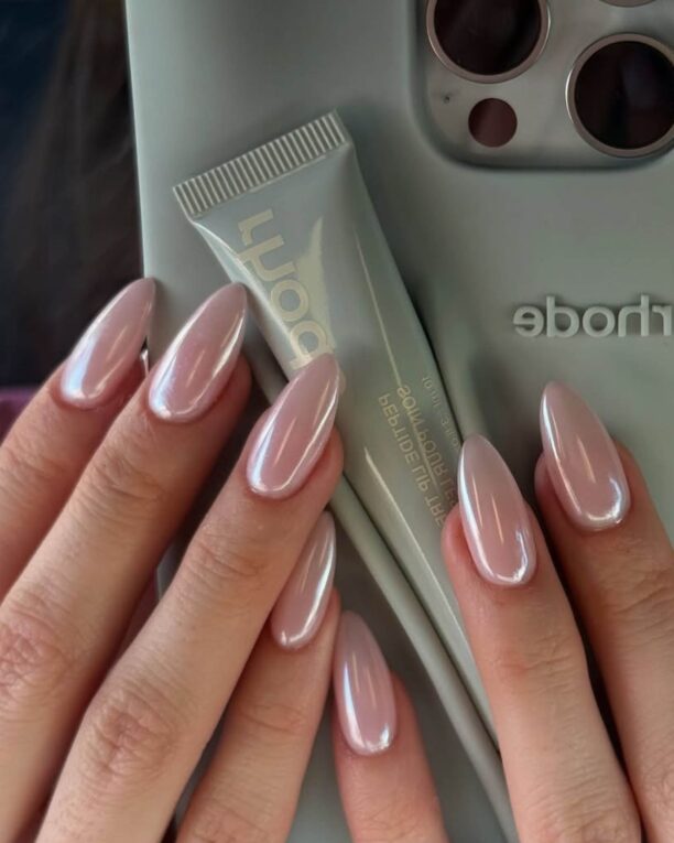 Chrome Nails Are The Ultimate Y2K Beauty Trend See Photos Allure