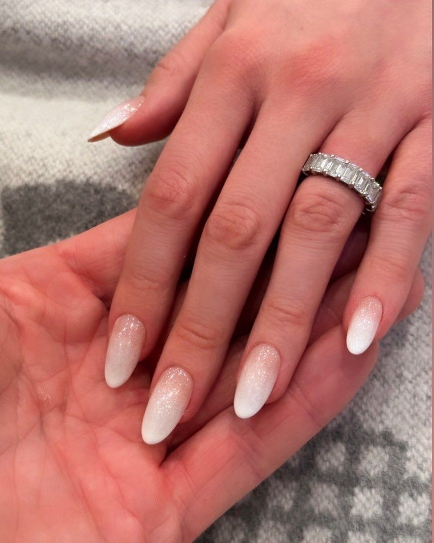 clean girl nail inspo