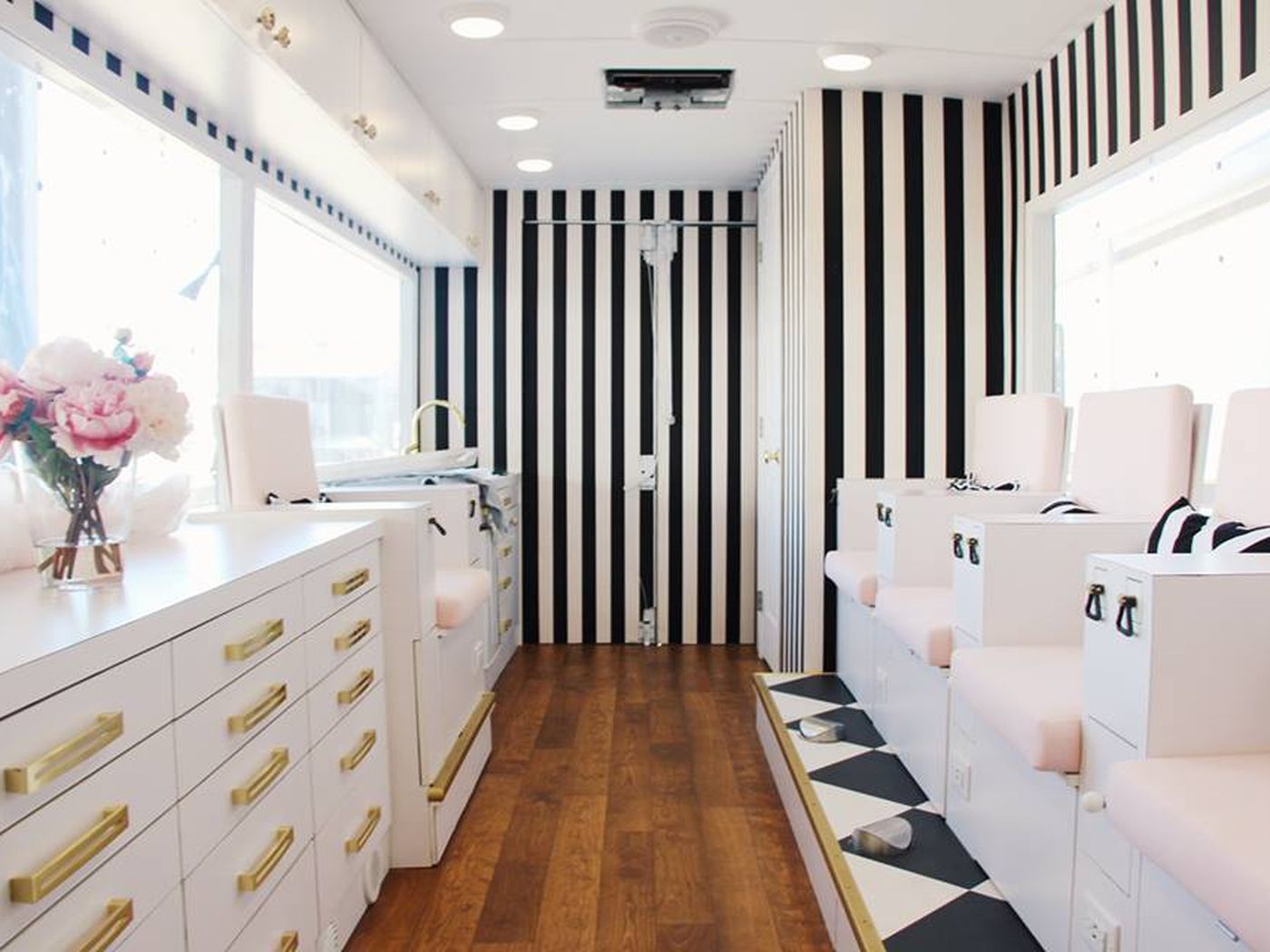 Colvon Mobile Nail Salon A Nail Salon On Wheels Launches In LA This Month Racked LA