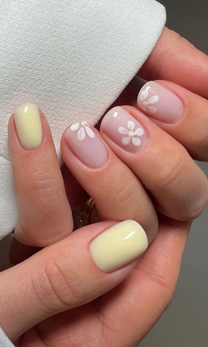 Daisy Nails How To Wear The Most Wanted Floral Manicure Of The Season