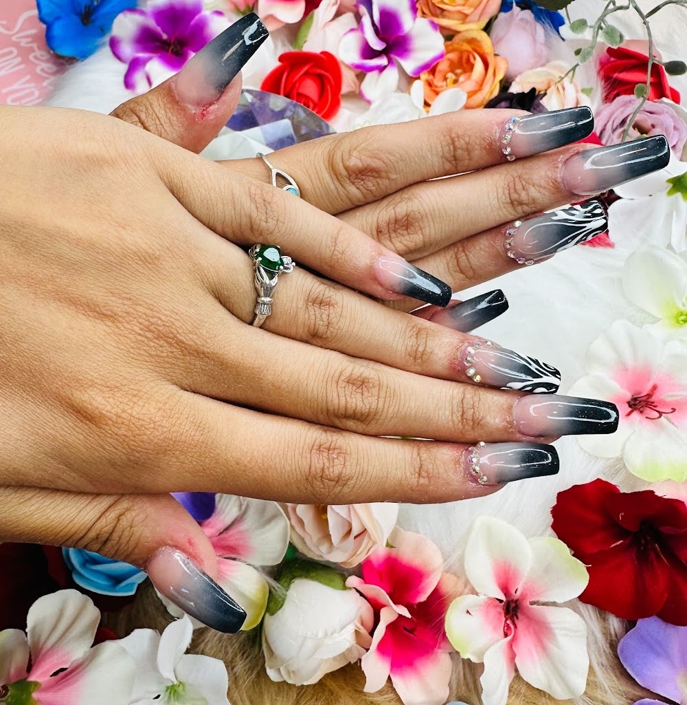 Di Milano Nail Salon Redlands Reviews Photos Phone Number Updated August 2025 Nail Salons In Redlands Town Center Retail San Bernardino County Wheree