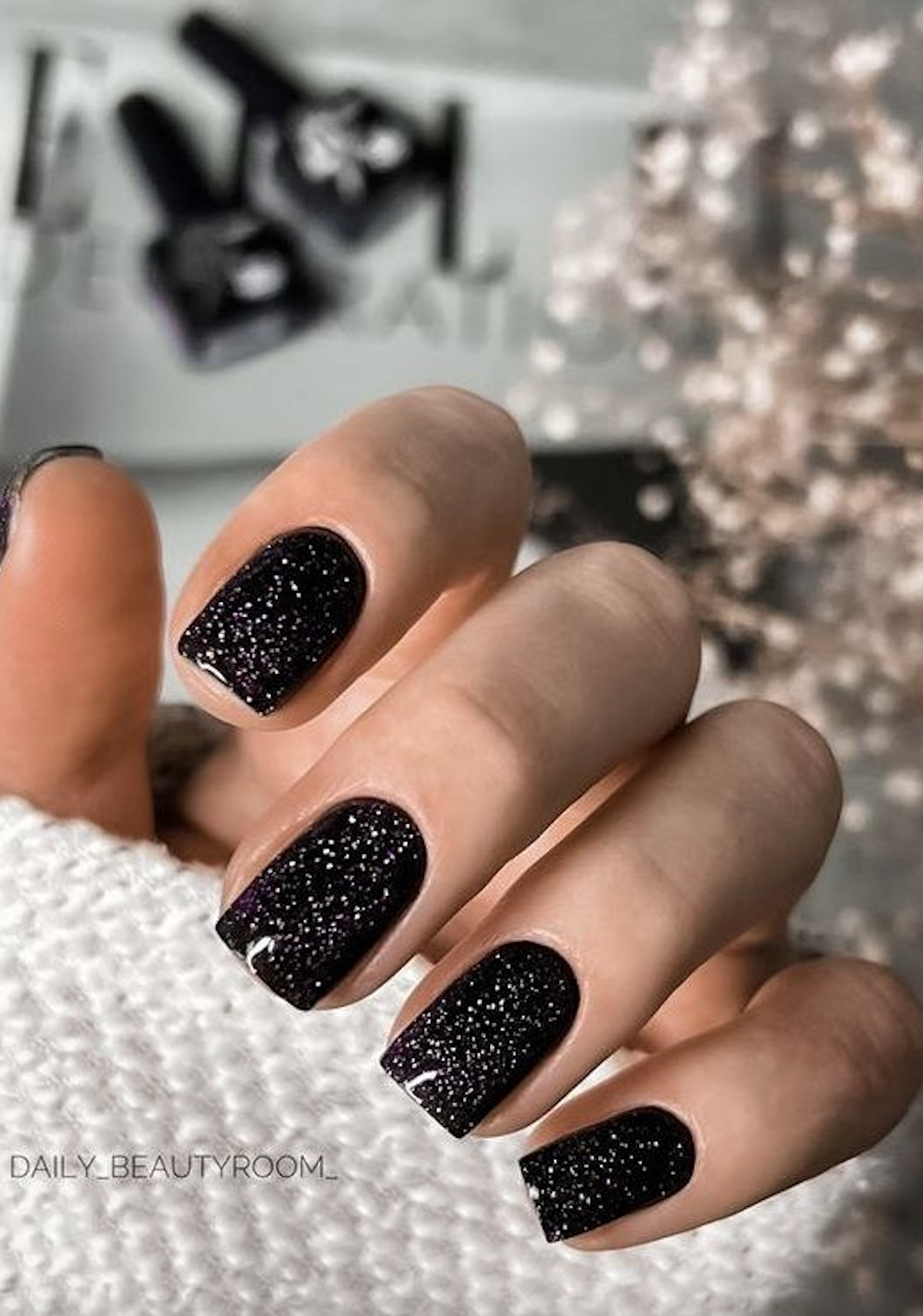 FALL SEASON STYLE 18 Classy Ways To Wear SHORT BLACK Nails A La Victoria Beckham ASHLINA KAPOSTA