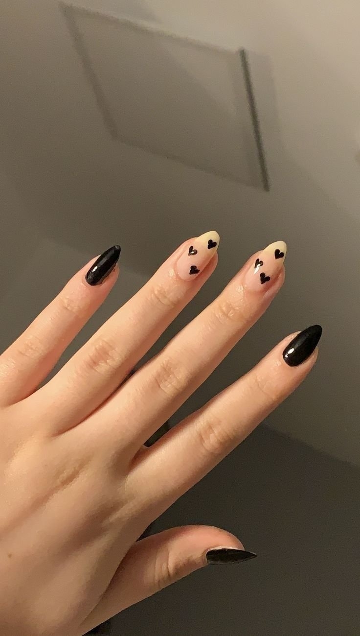 FALL SEASON STYLE 18 Classy Ways To Wear SHORT BLACK Nails A La Victoria Beckham ASHLINA KAPOSTA