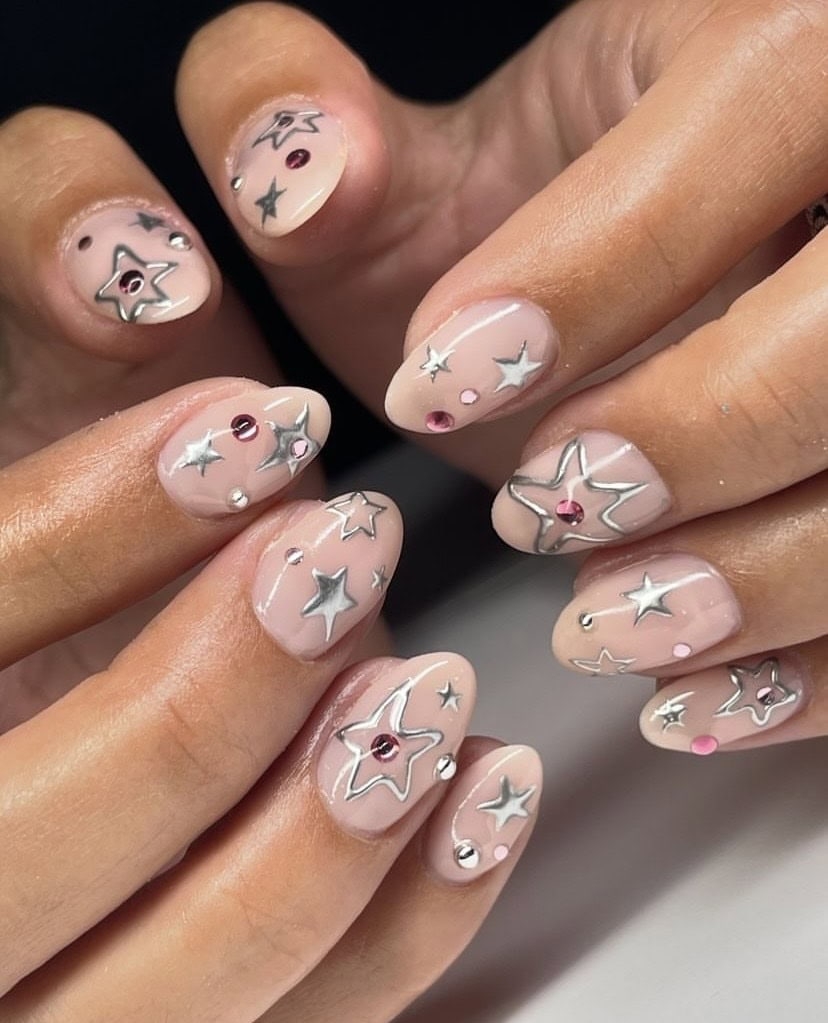 Get Starstruck Over These 26 Star inspired Nail Art Ideas Scratch