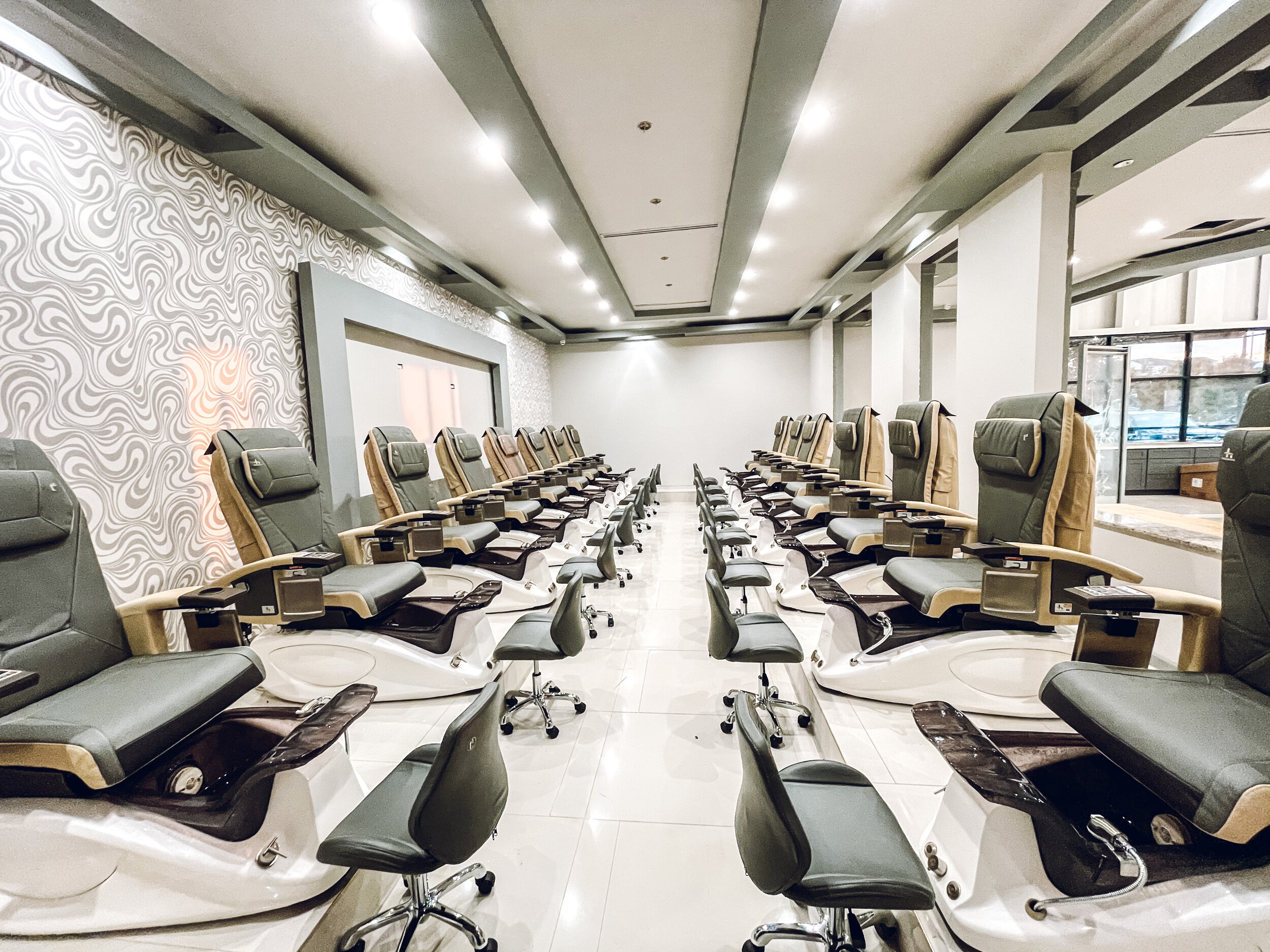 gloss nail salon