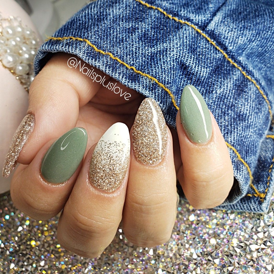 green and gold nail designs
