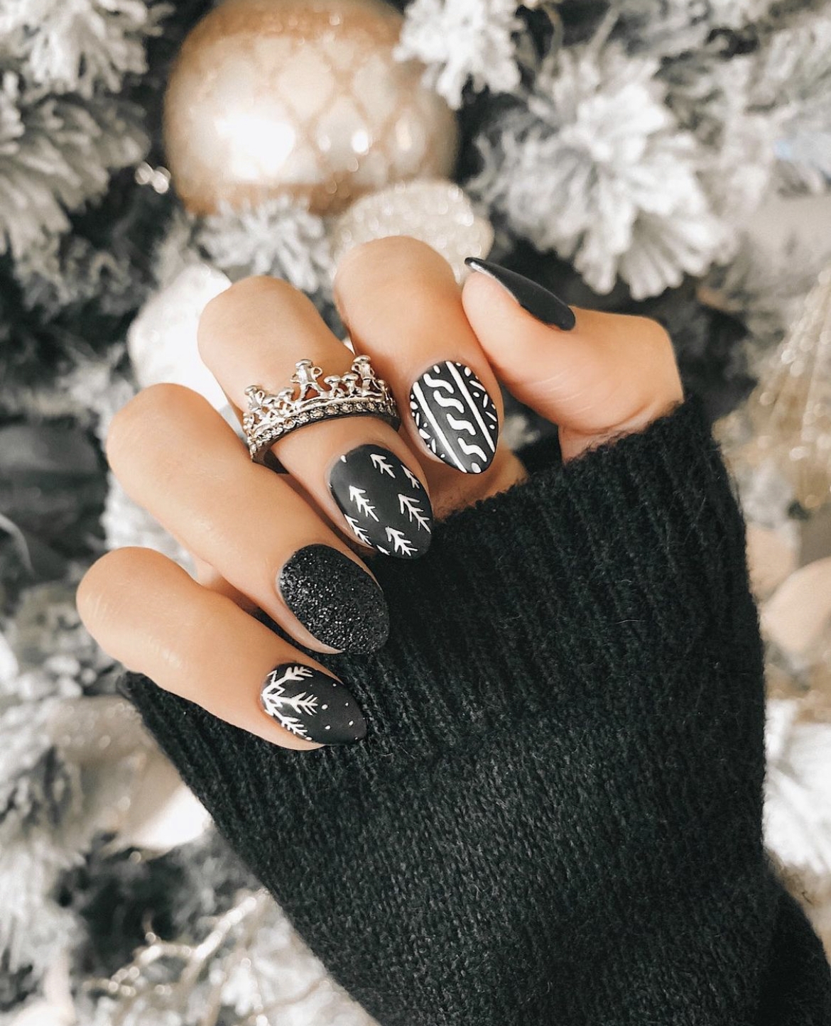 holiday nail inspo