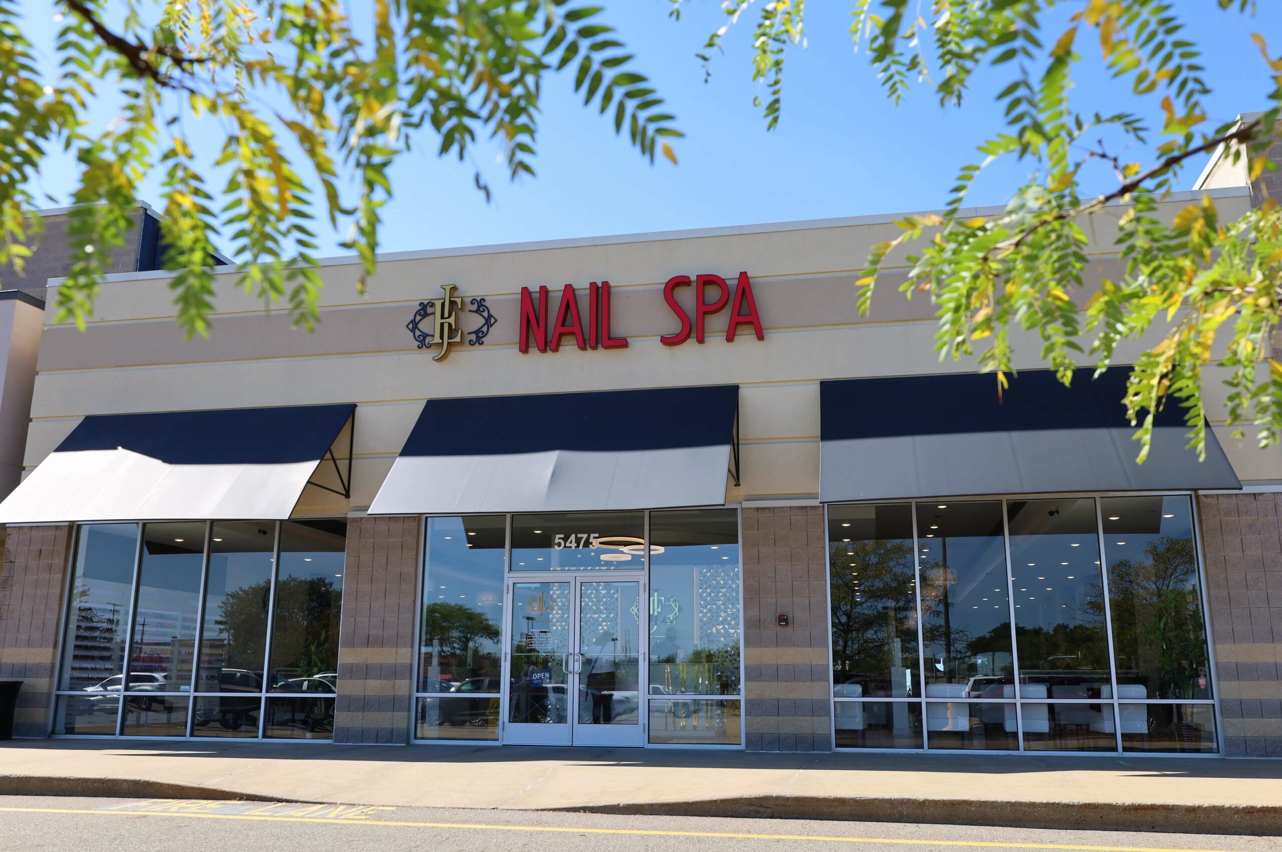 JE Nails Belden Park Crossings