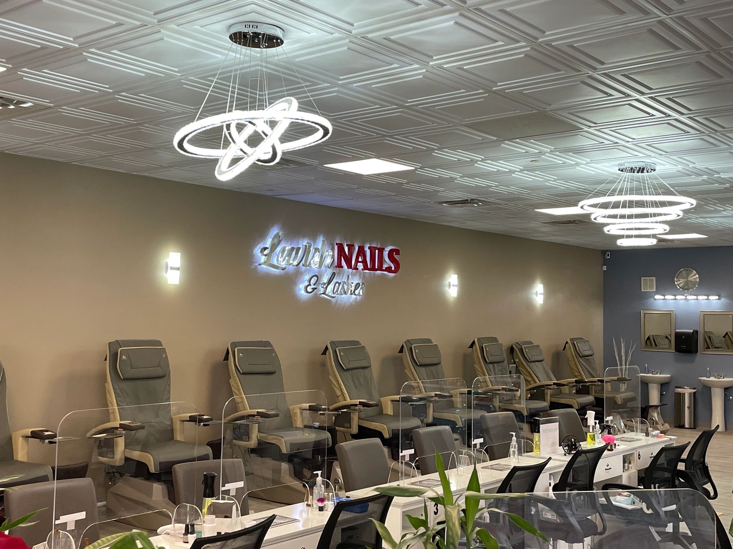 lavish nail salon