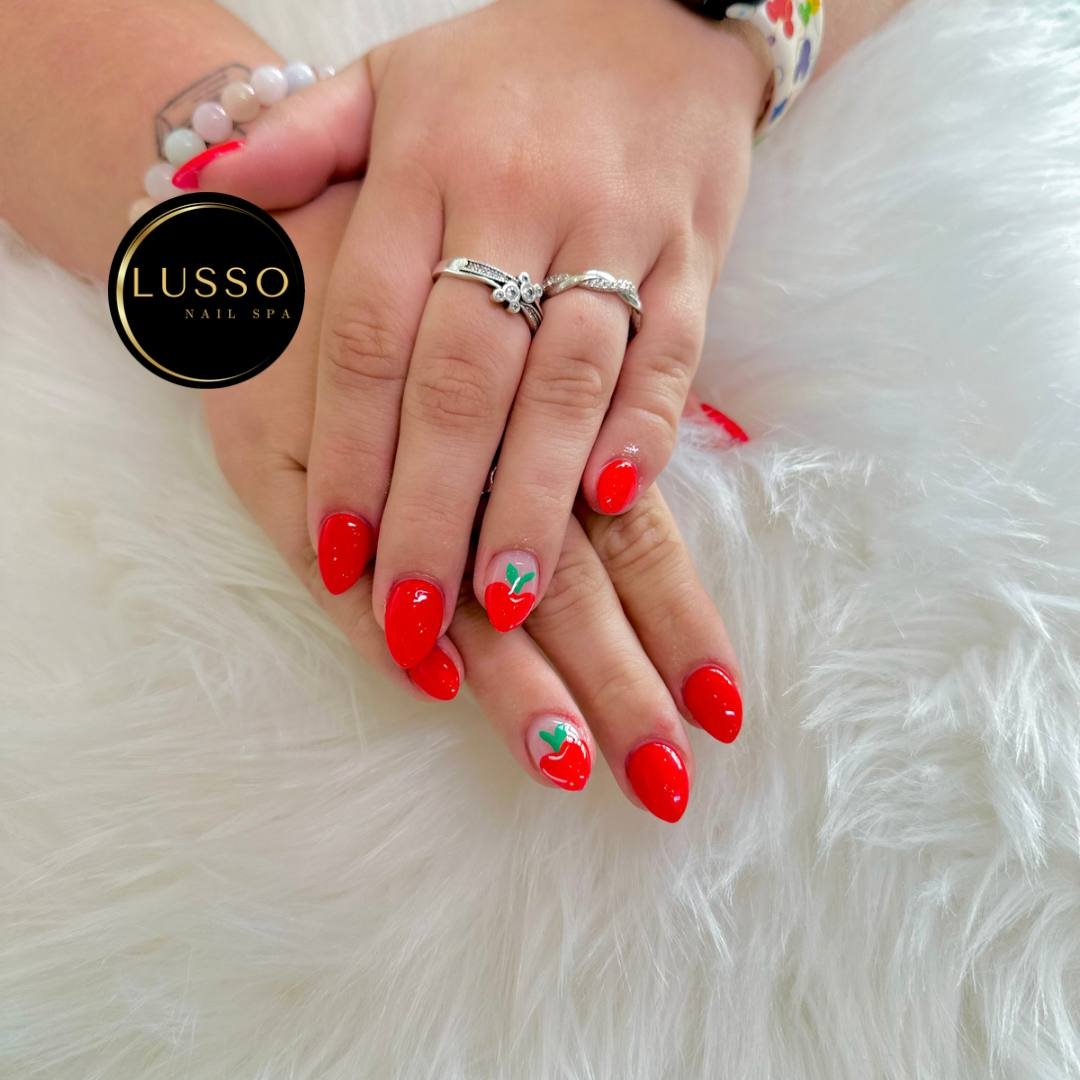 nail salons that are open sunday