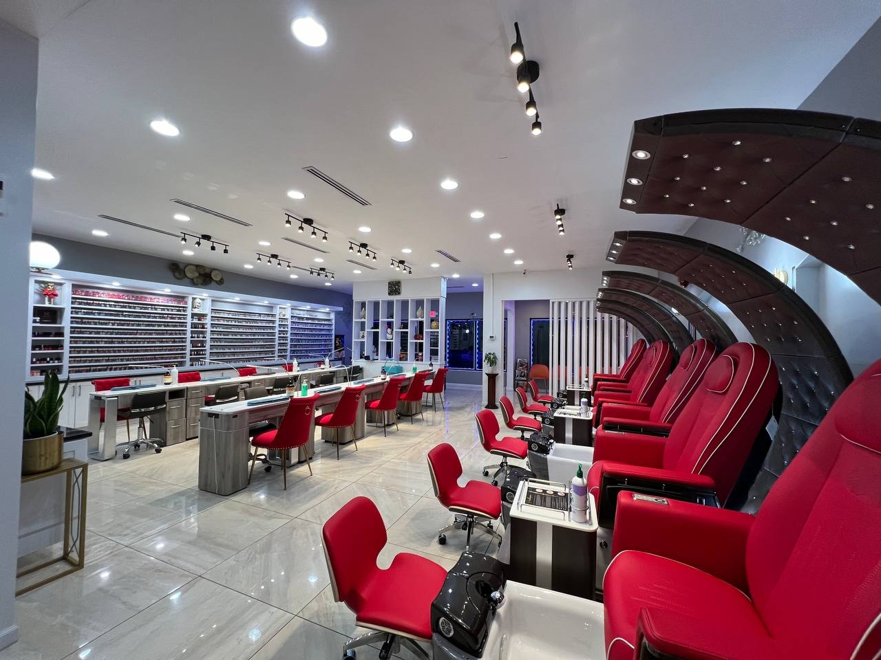 Lux Nail Spa