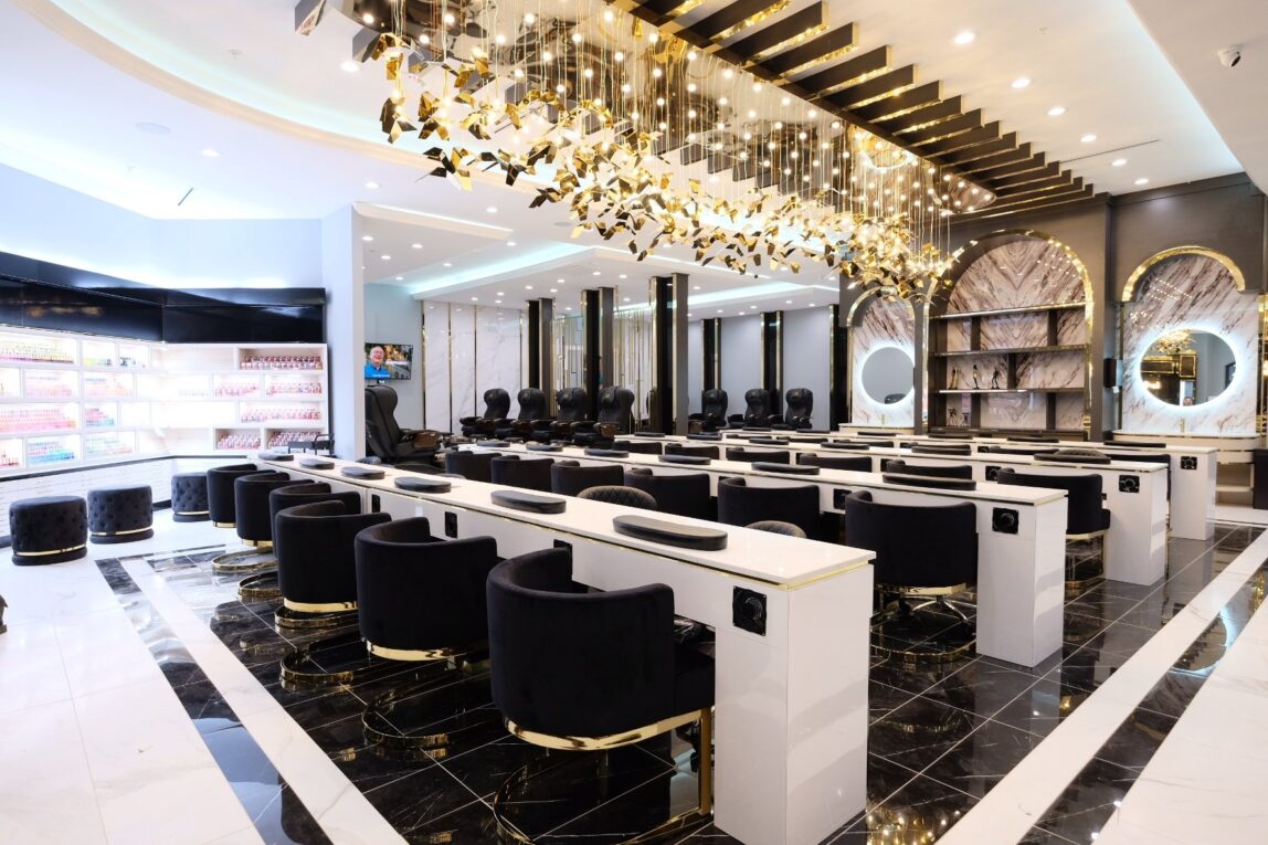 Luxor Naills Bar