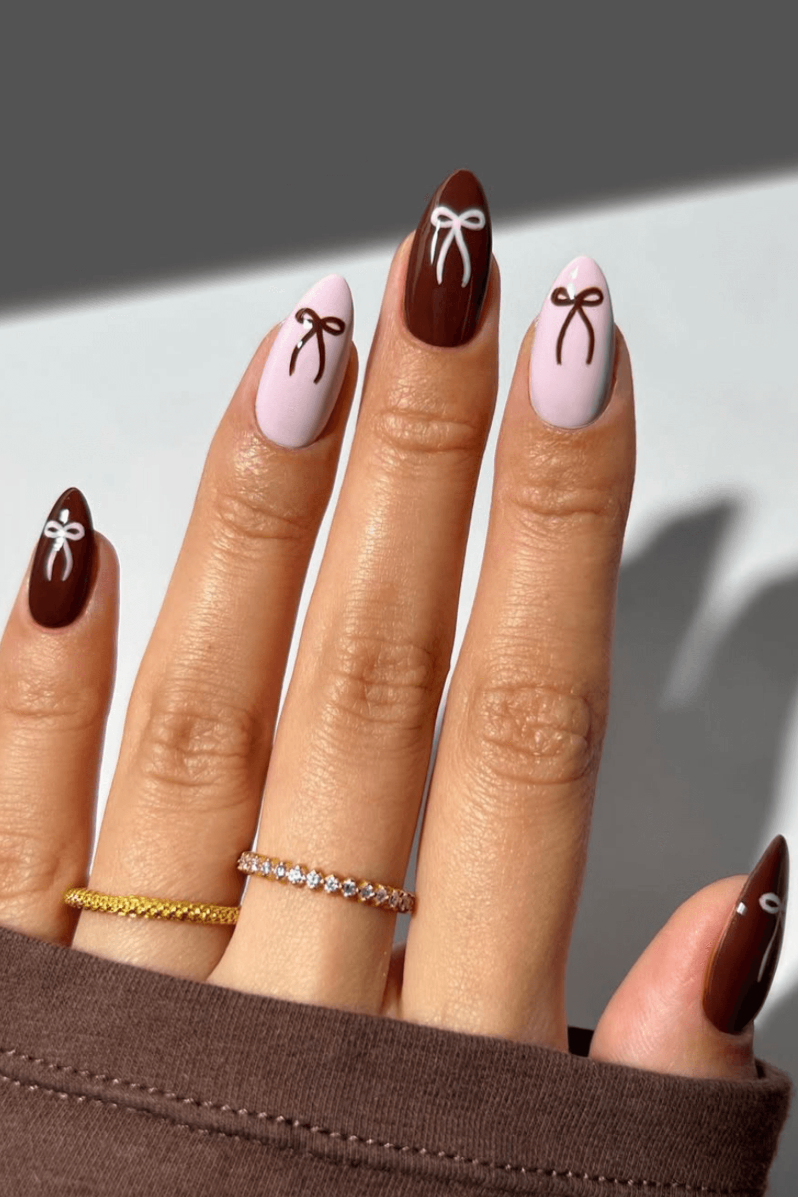 mocha mousse nail inspo