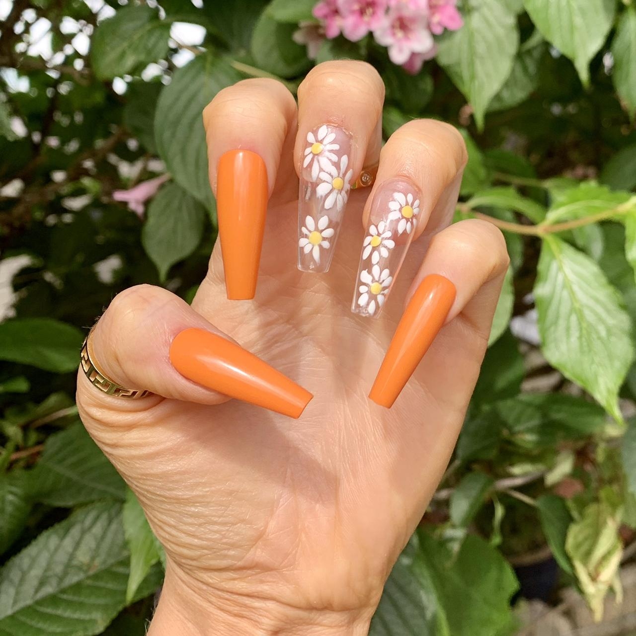ORANGE DAISY NAILS SET OF 10 I Can Do Two Depop