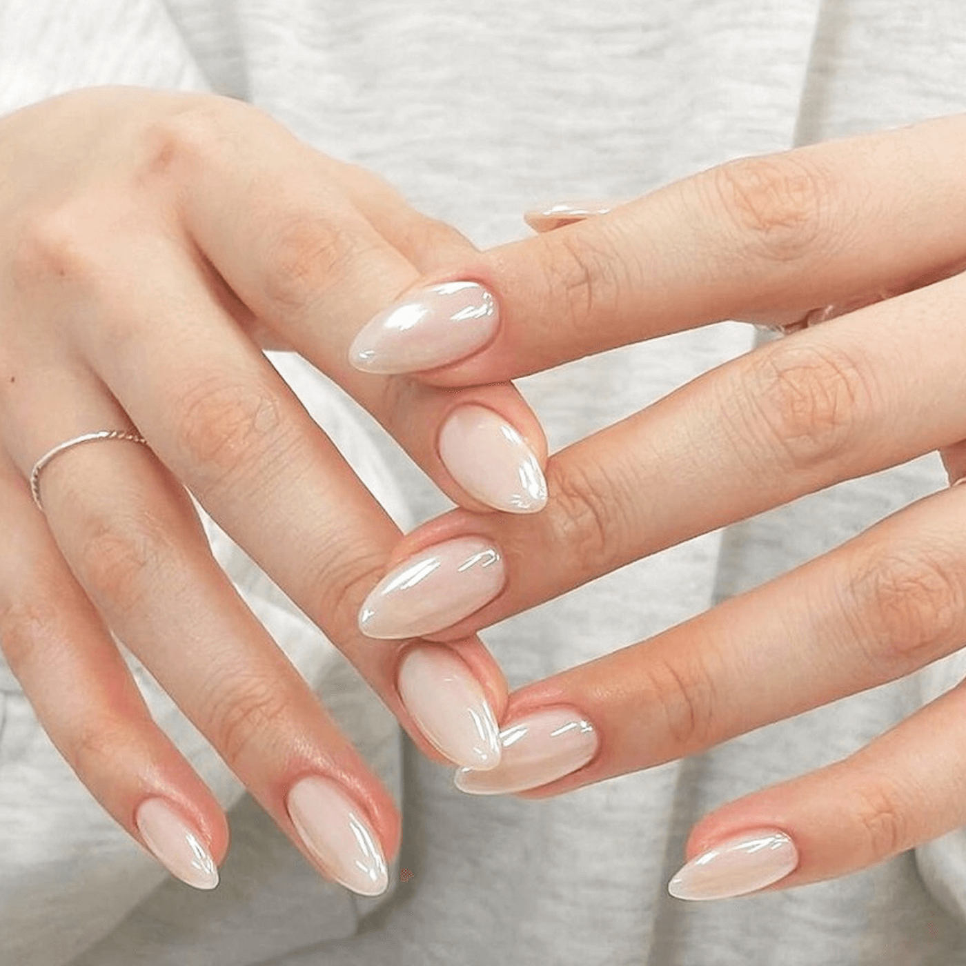 Oval Nail Ideas 2025 25 Gorgeous Designs To Try This Season Belliata