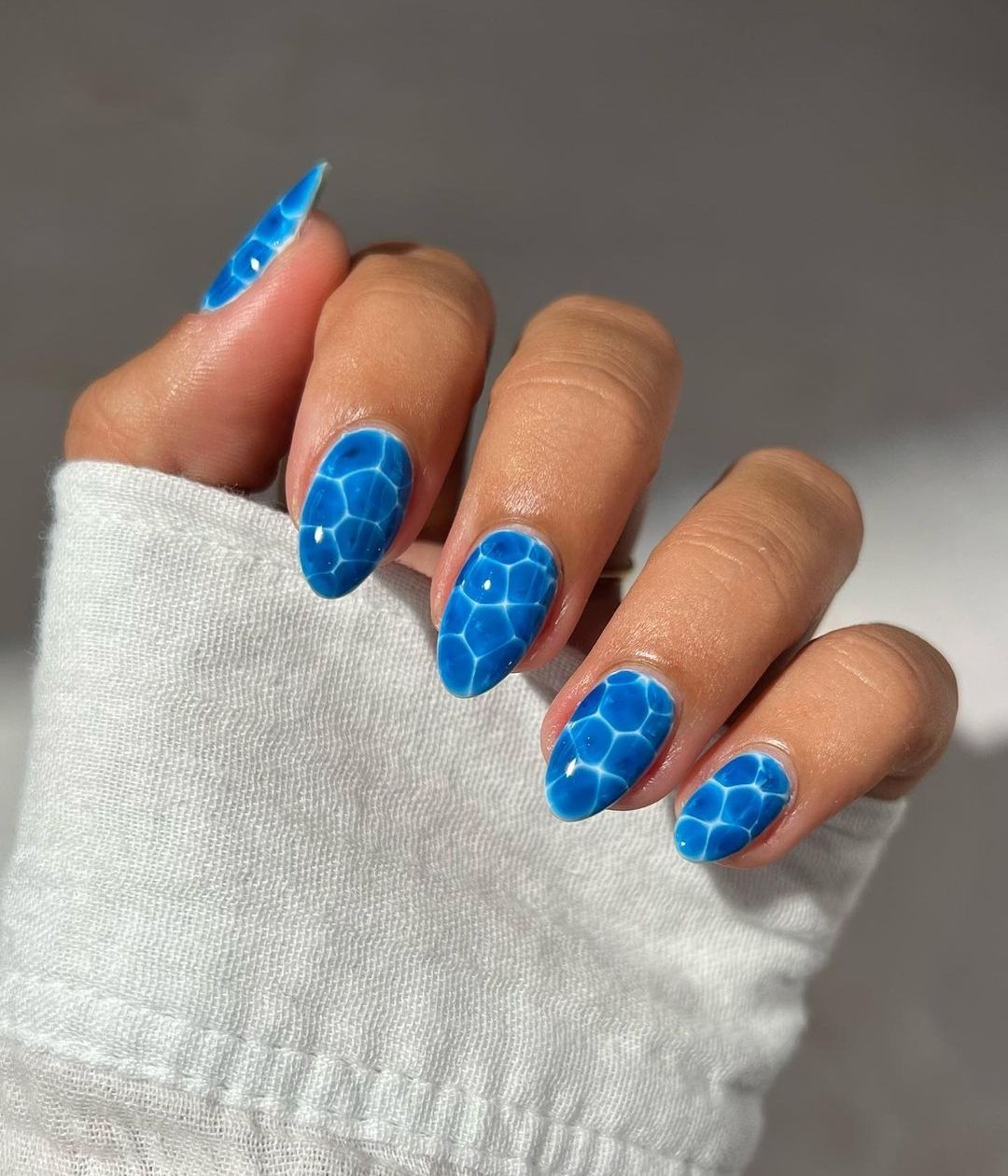 Pool Nails Are The Coolest Optical Illusion Mani For Summer 2023 Glamour