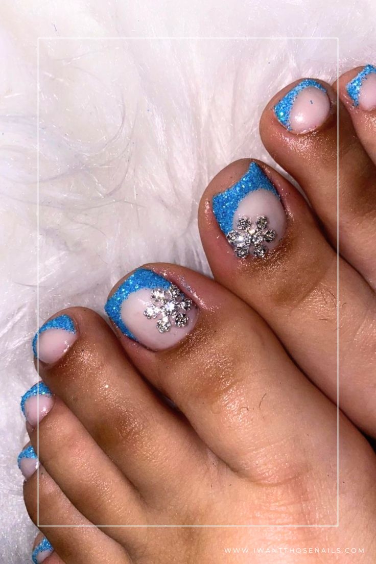 Step Up Your Holiday Style With These 35 Christmas Toe Nail Art Ideas 