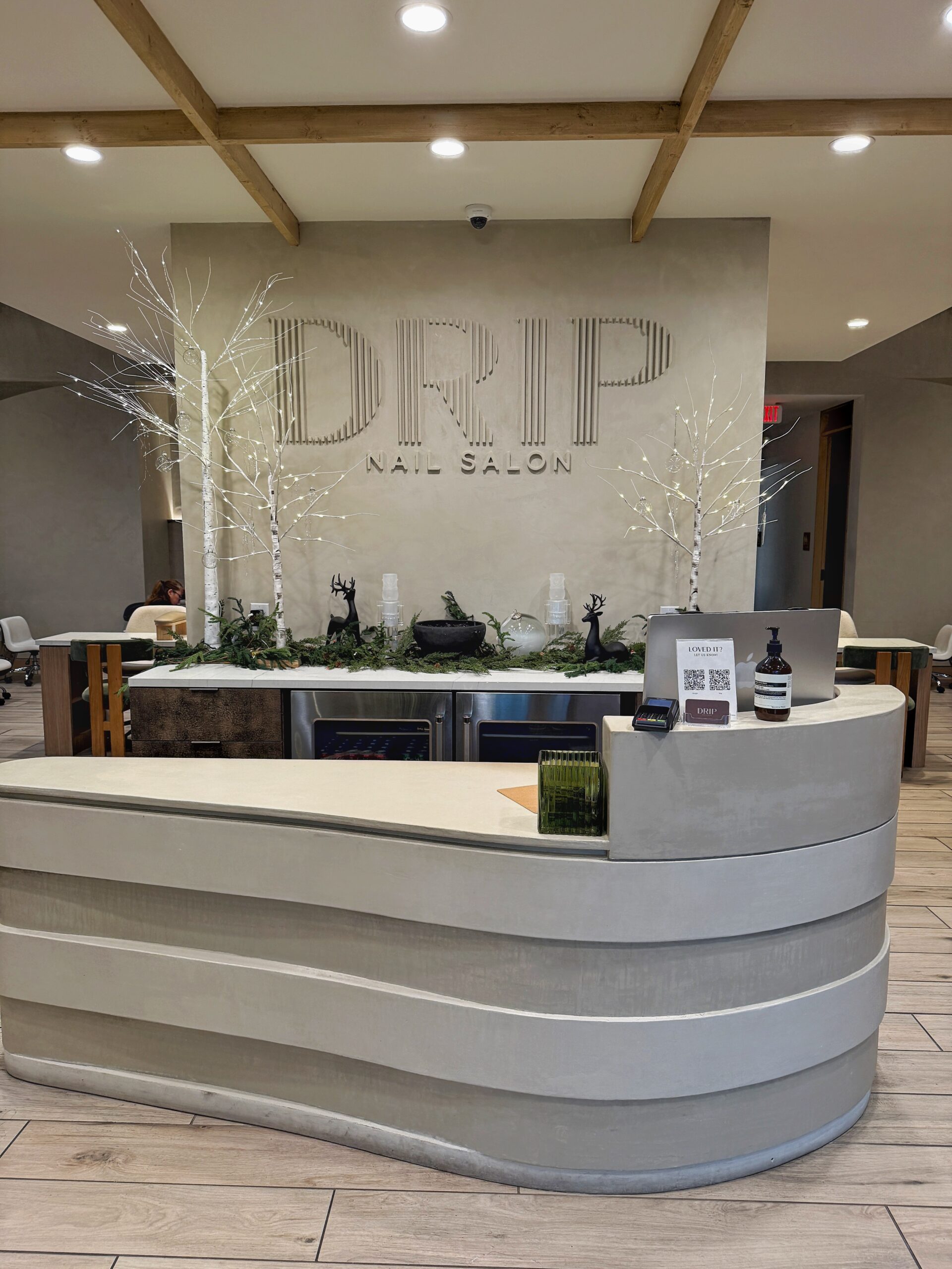 dripped nail salon