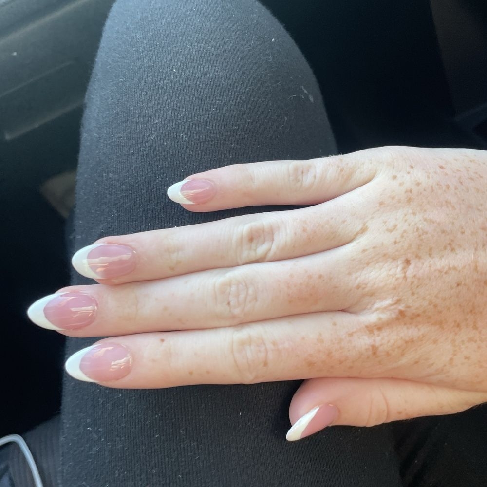 nail salons open late