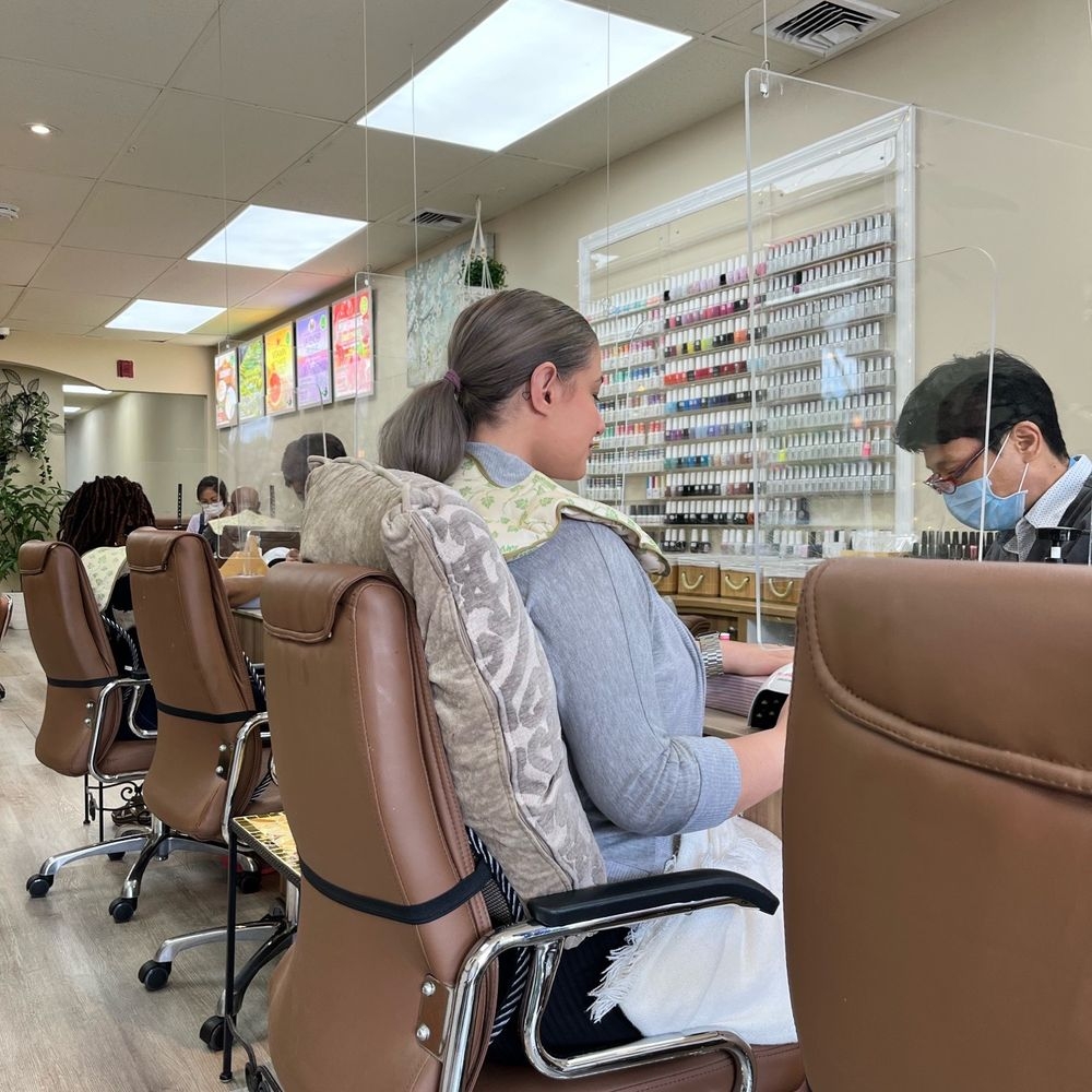 nail salon open sunday