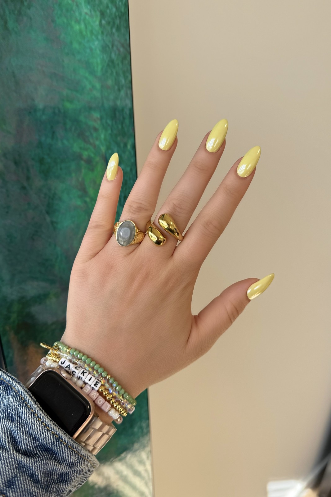 yellow nail inspo