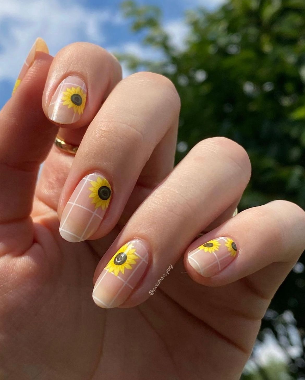 Yellow Sunflower Nails Are Sprouting Up Everywhere This Spring See Photos Glamour UK Yellow Sunflower Nails Are Sprouting Up Everywhere This Spring See Photos Glamour UK